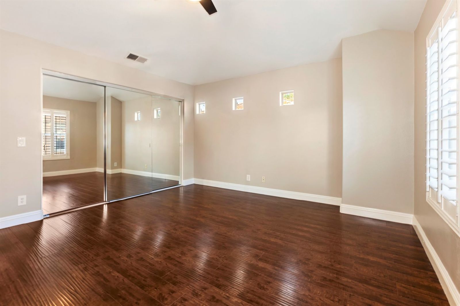 A fantastic 2 bed / 2.5 bed in Irvine for rent! property image