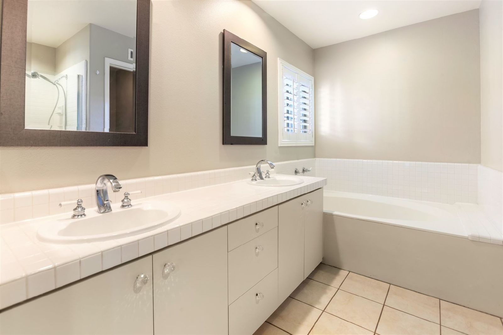 A fantastic 2 bed / 2.5 bed in Irvine for rent! property image