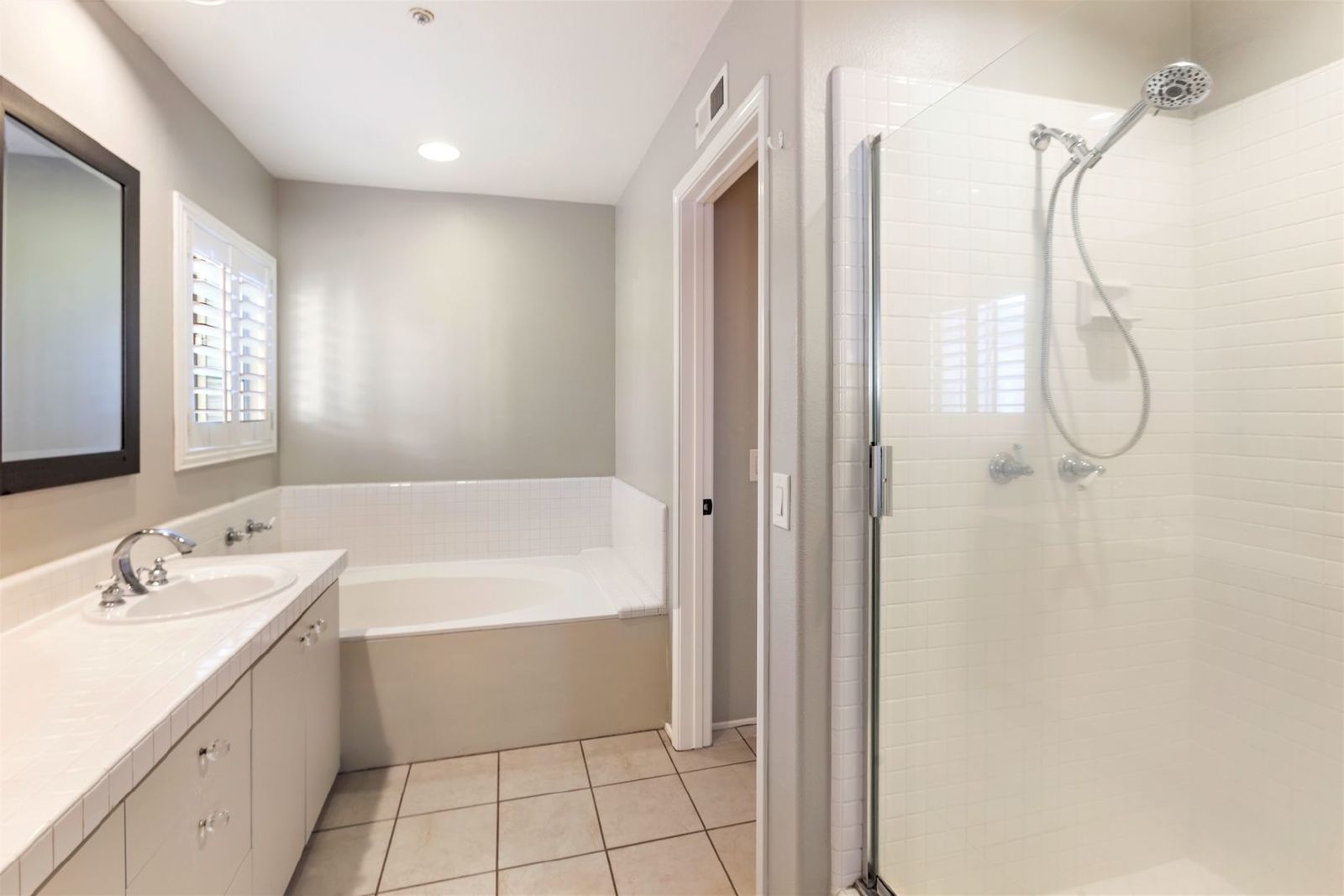 A fantastic 2 bed / 2.5 bed in Irvine for rent! property image