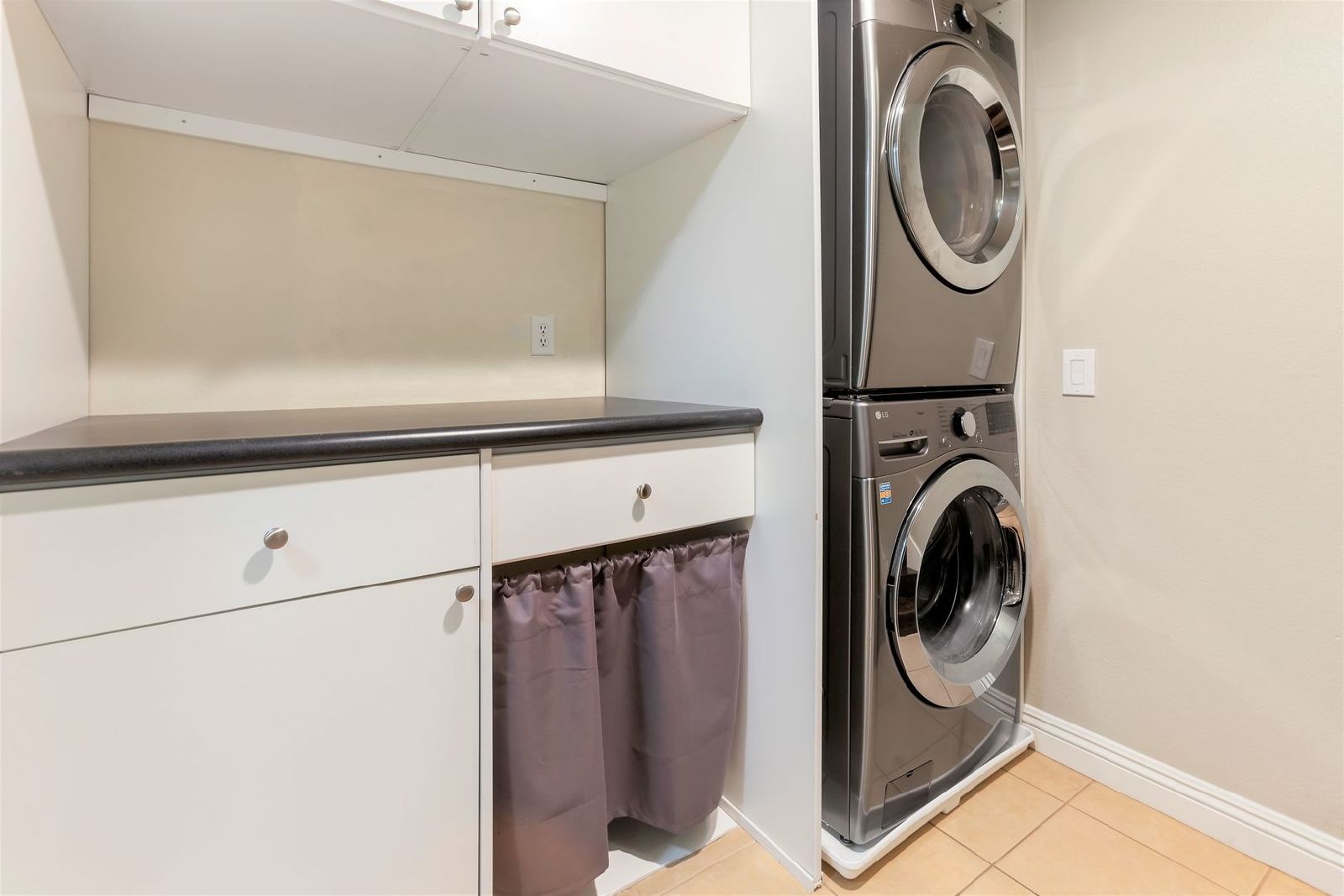 A fantastic 2 bed / 2.5 bed in Irvine for rent! property image