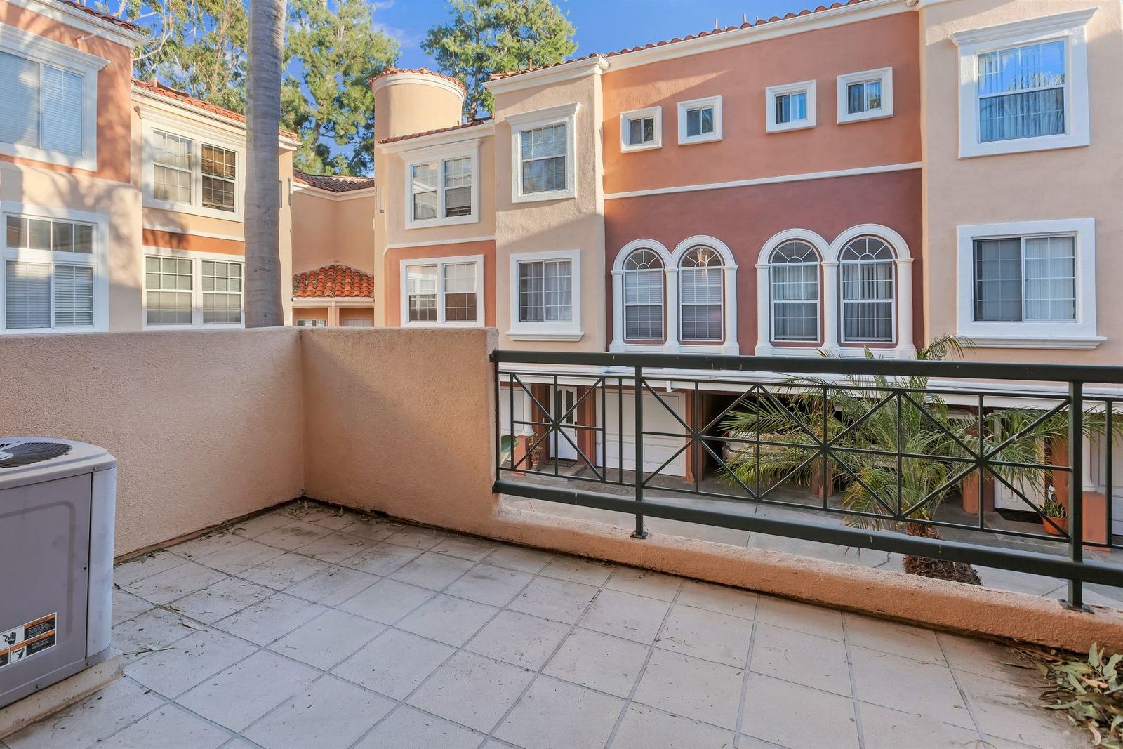 A fantastic 2 bed / 2.5 bed in Irvine for rent! property image