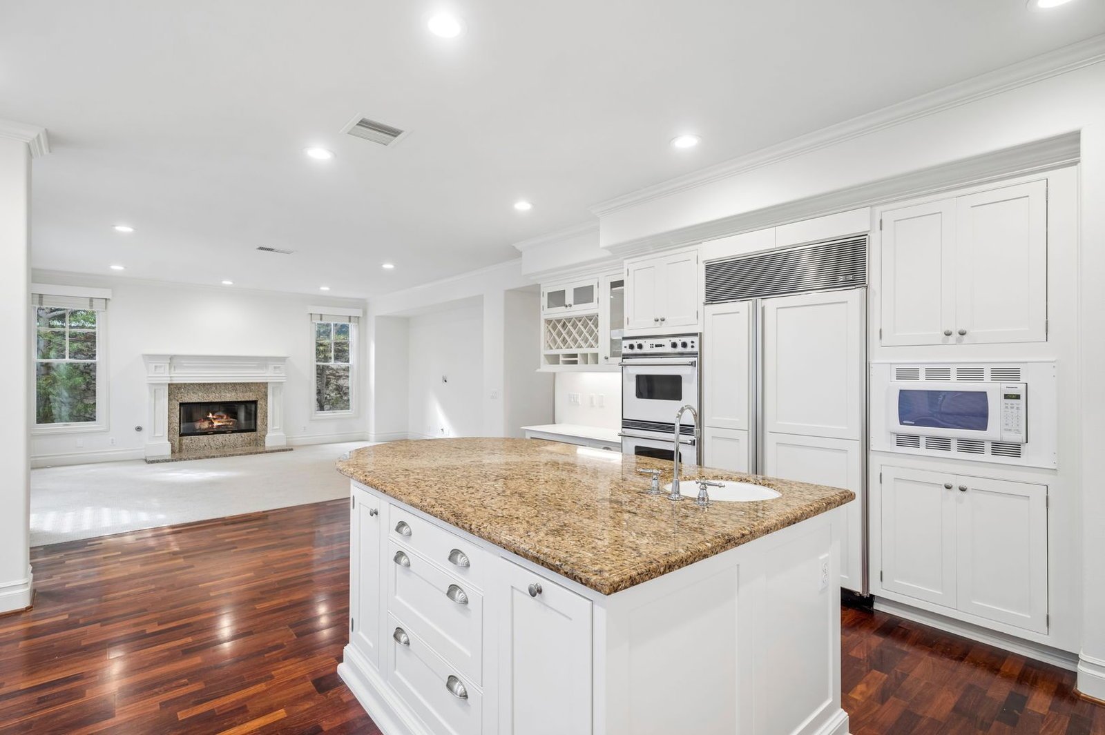 Luxury Living in One Ford Road – 5 Bedroom Stonybrook Residence property image