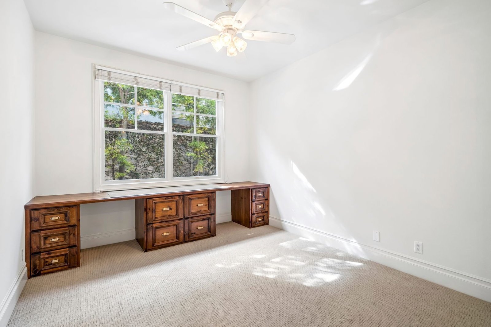Luxury Living in One Ford Road – 5 Bedroom Stonybrook Residence property image