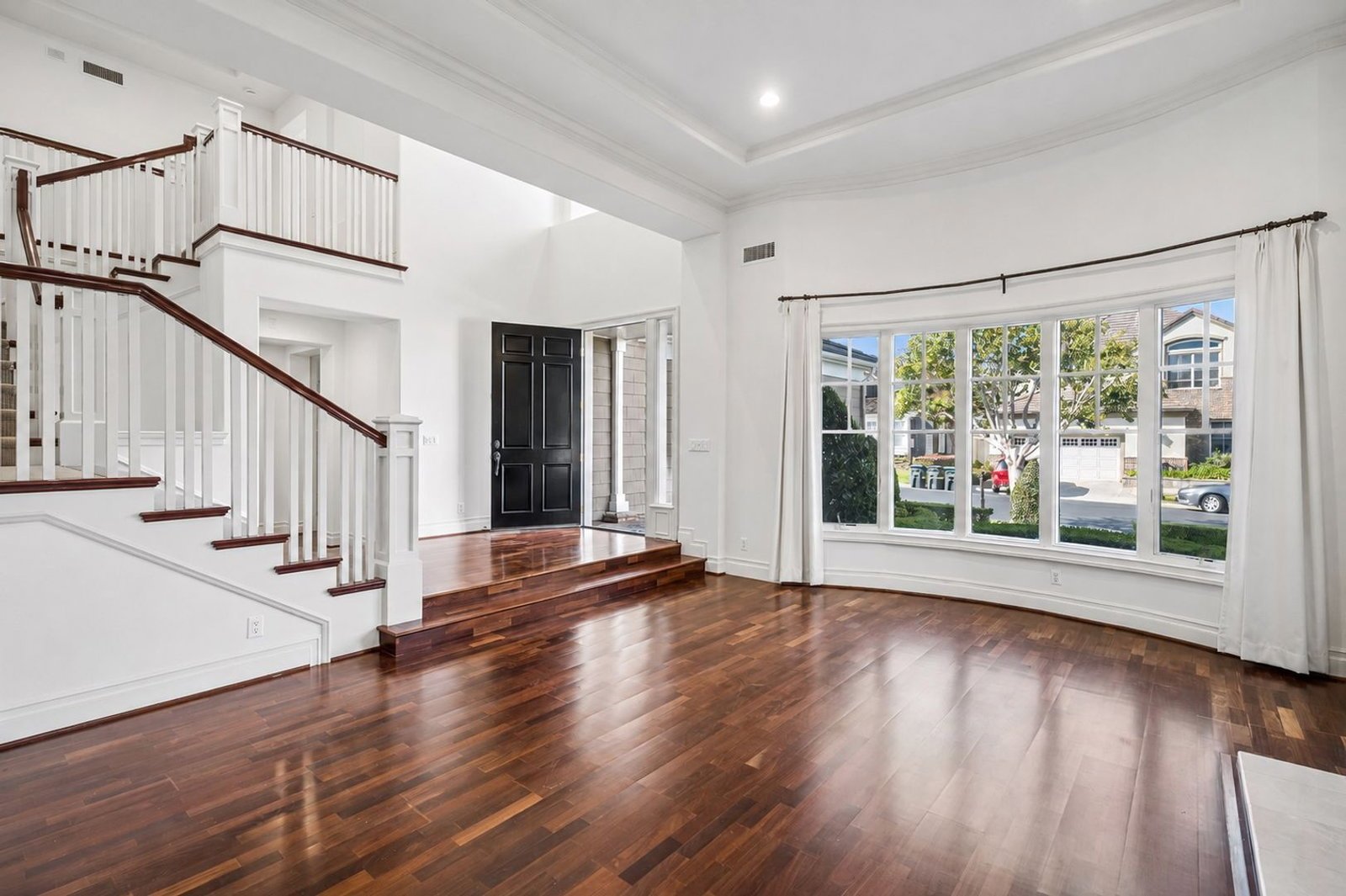 Luxury Living in One Ford Road – 5 Bedroom Stonybrook Residence property image