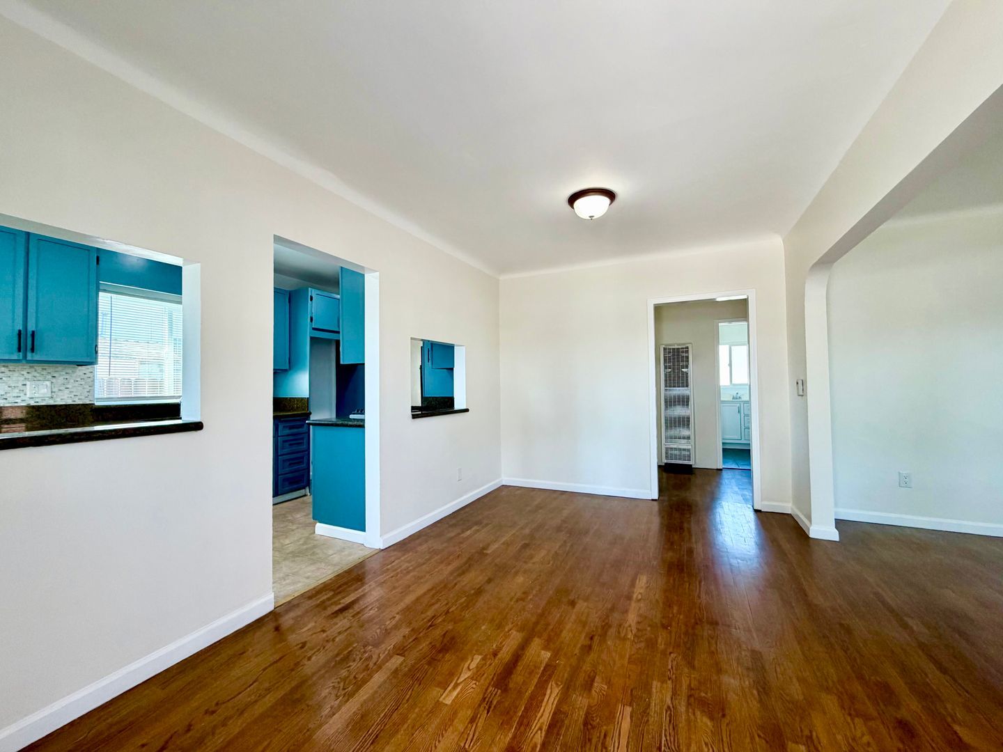 2 Bedroom house w/ Yard and 2 car garage in Long Beach property image