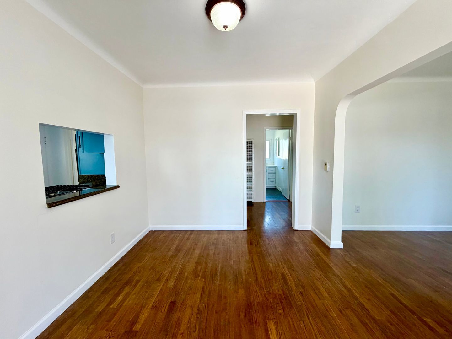 2 Bedroom house w/ Yard and 2 car garage in Long Beach property image