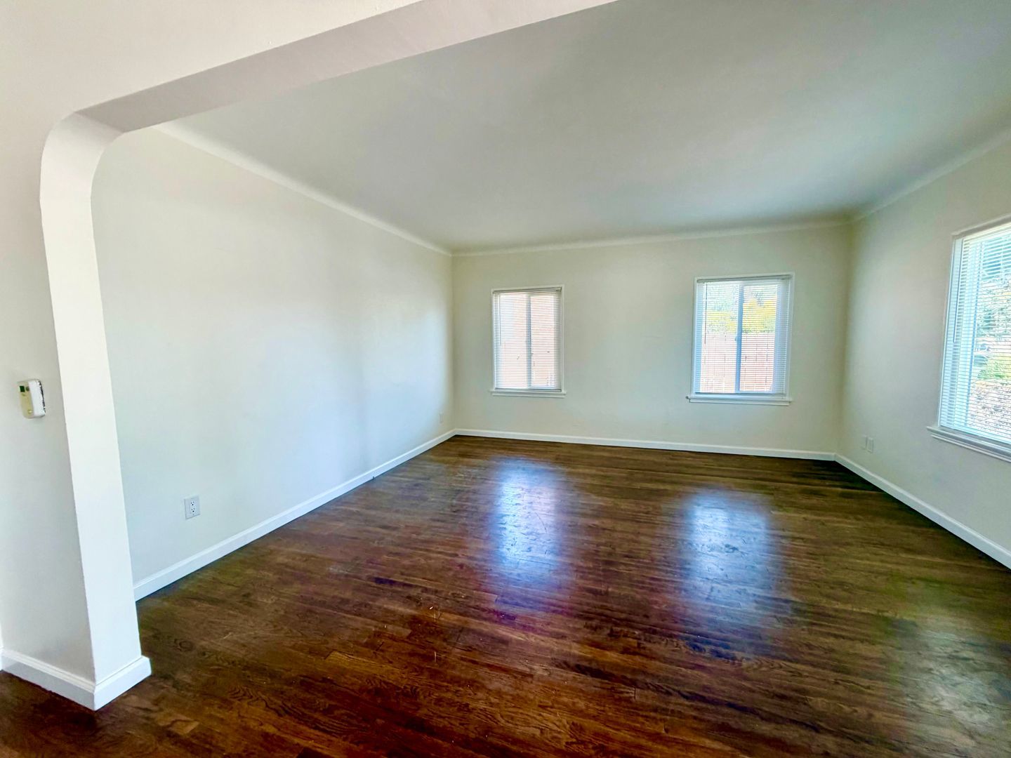 2 Bedroom house w/ Yard and 2 car garage in Long Beach property image