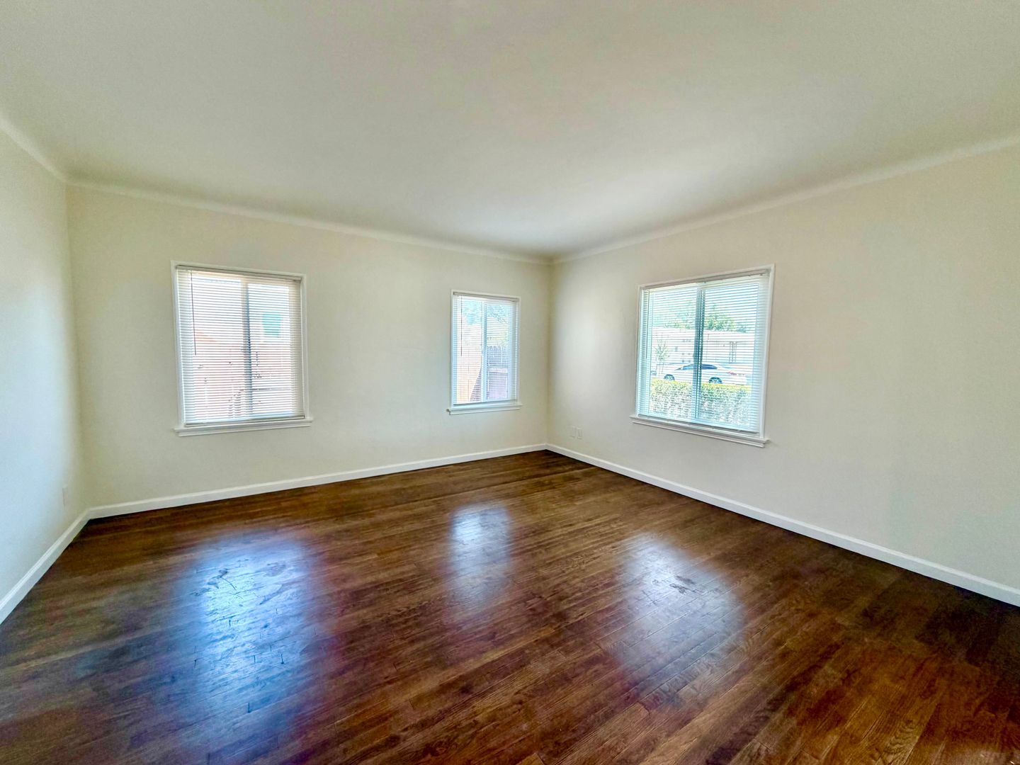 2 Bedroom house w/ Yard and 2 car garage in Long Beach property image