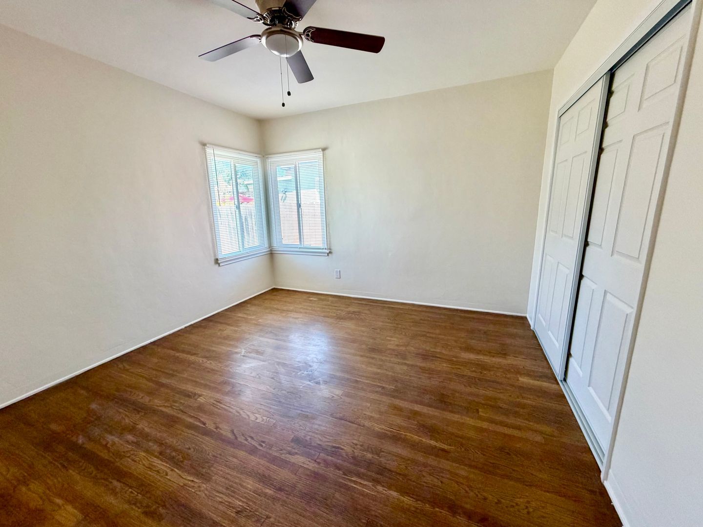 2 Bedroom house w/ Yard and 2 car garage in Long Beach property image