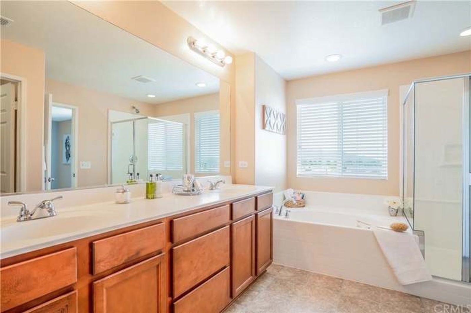 4 bed 2.5 bath Beautiful Sycamore Creek house in Corona for lease property image