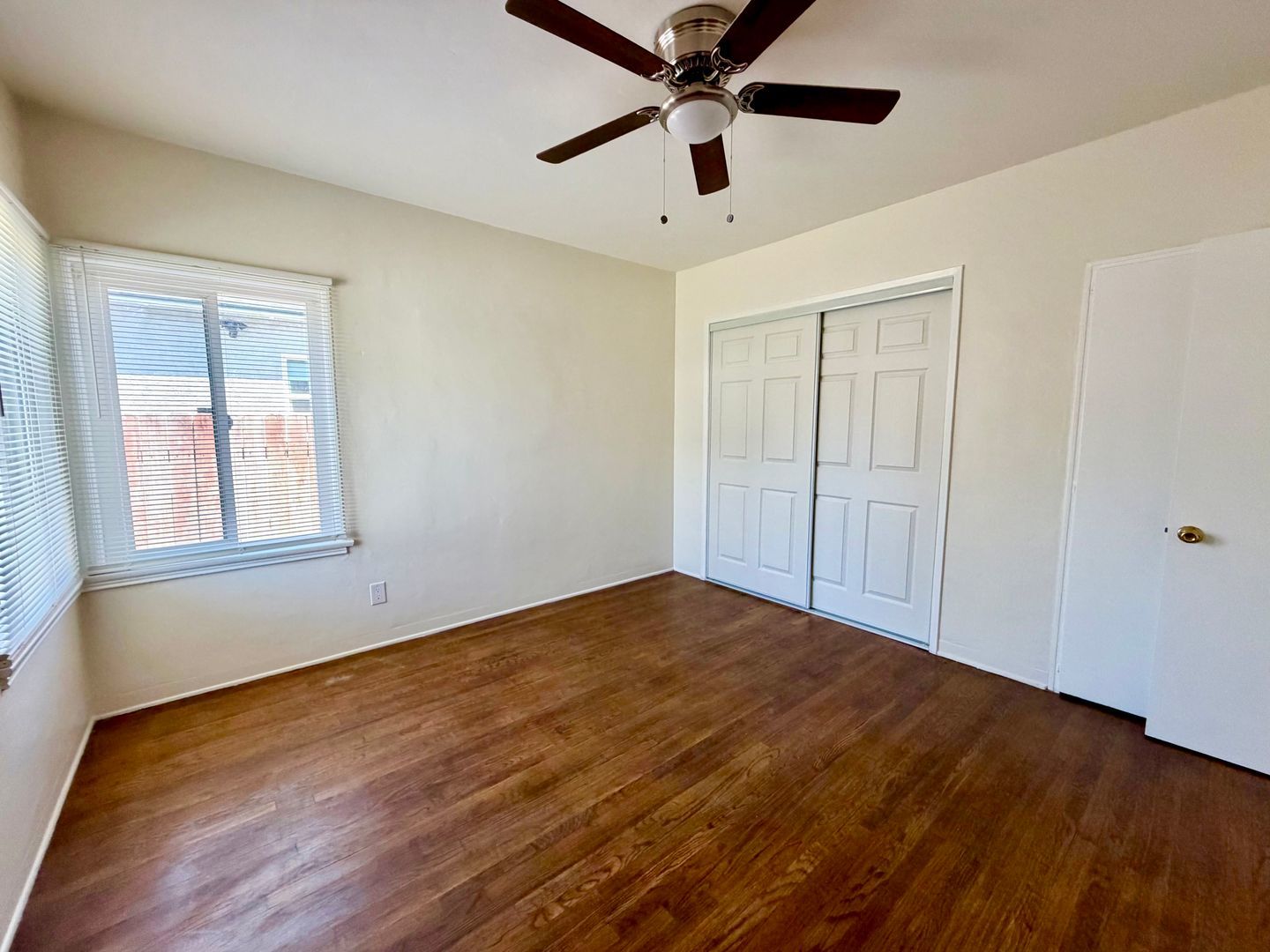 2 Bedroom house w/ Yard and 2 car garage in Long Beach property image