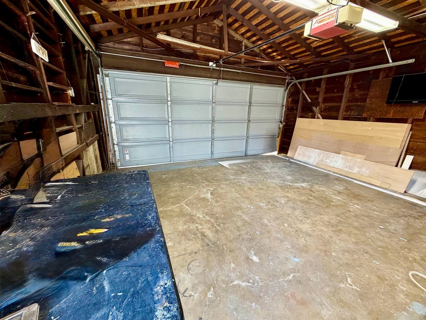 2 Bedroom house w/ Yard and 2 car garage in Long Beach property image