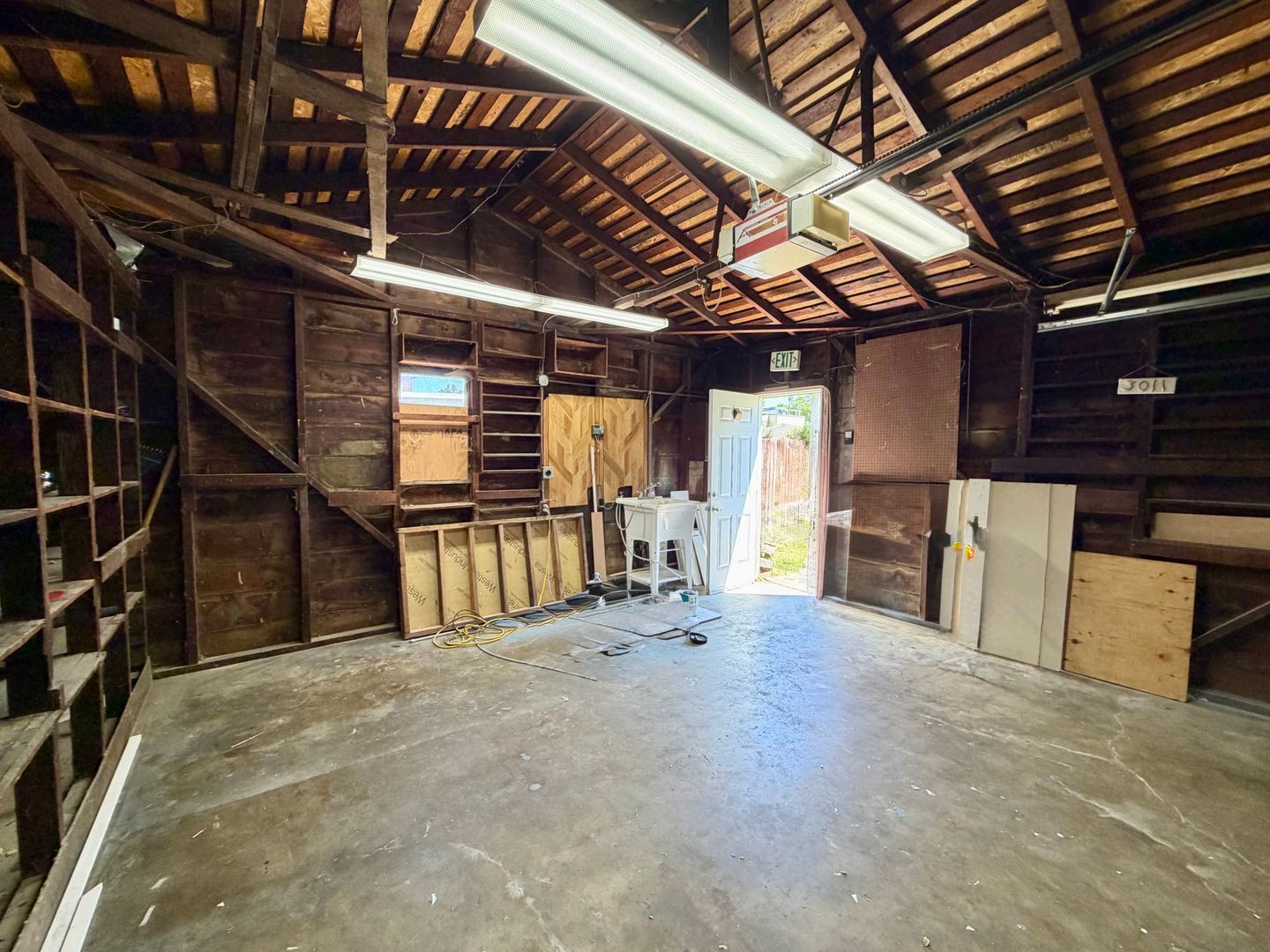 2 Bedroom house w/ Yard and 2 car garage in Long Beach property image