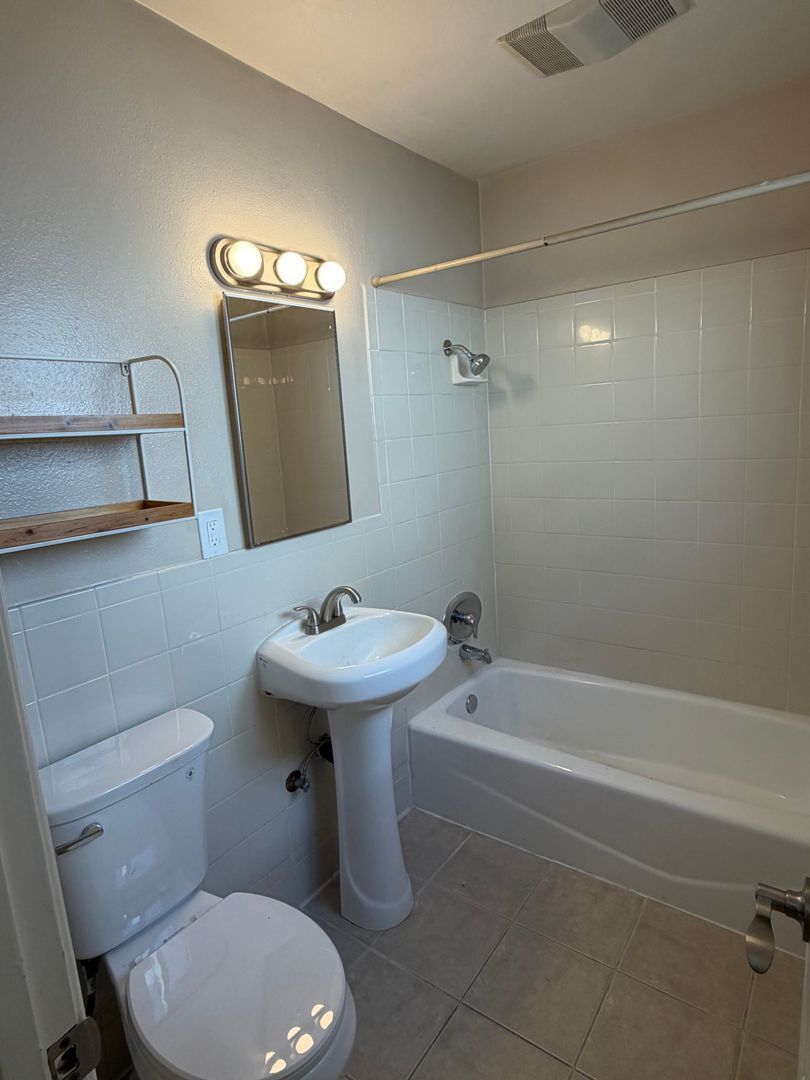 Upgraded Downstairs unit with Detached Garage! property image