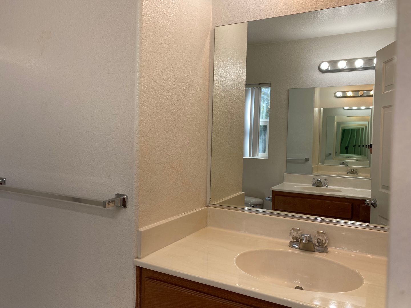 Updated Spacious 2 Bedroom 2 Bath Condo Community with Pool!!!! property image