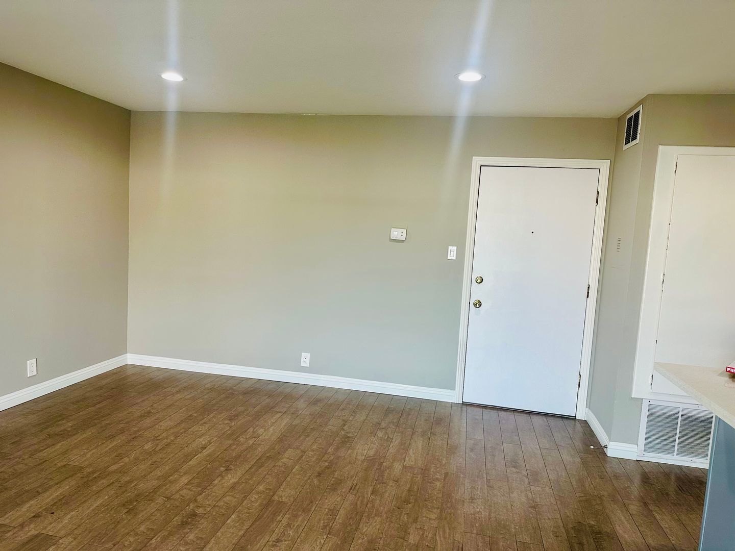 Updated 1 bed 1 bath unit in Fullerton! property image