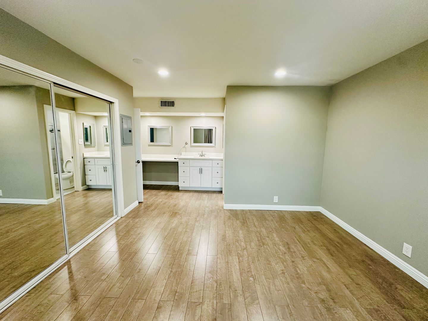 Updated 1 bed 1 bath unit in Fullerton! property image