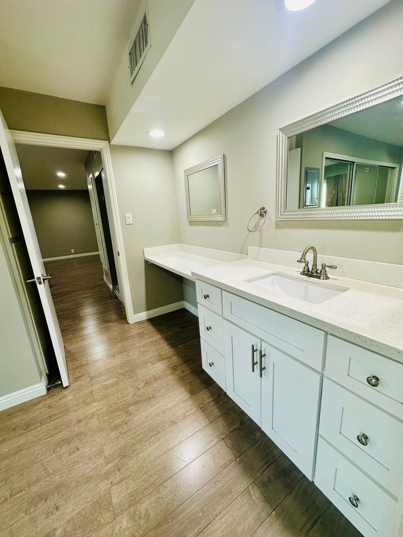 Updated 1 bed 1 bath unit in Fullerton! property image