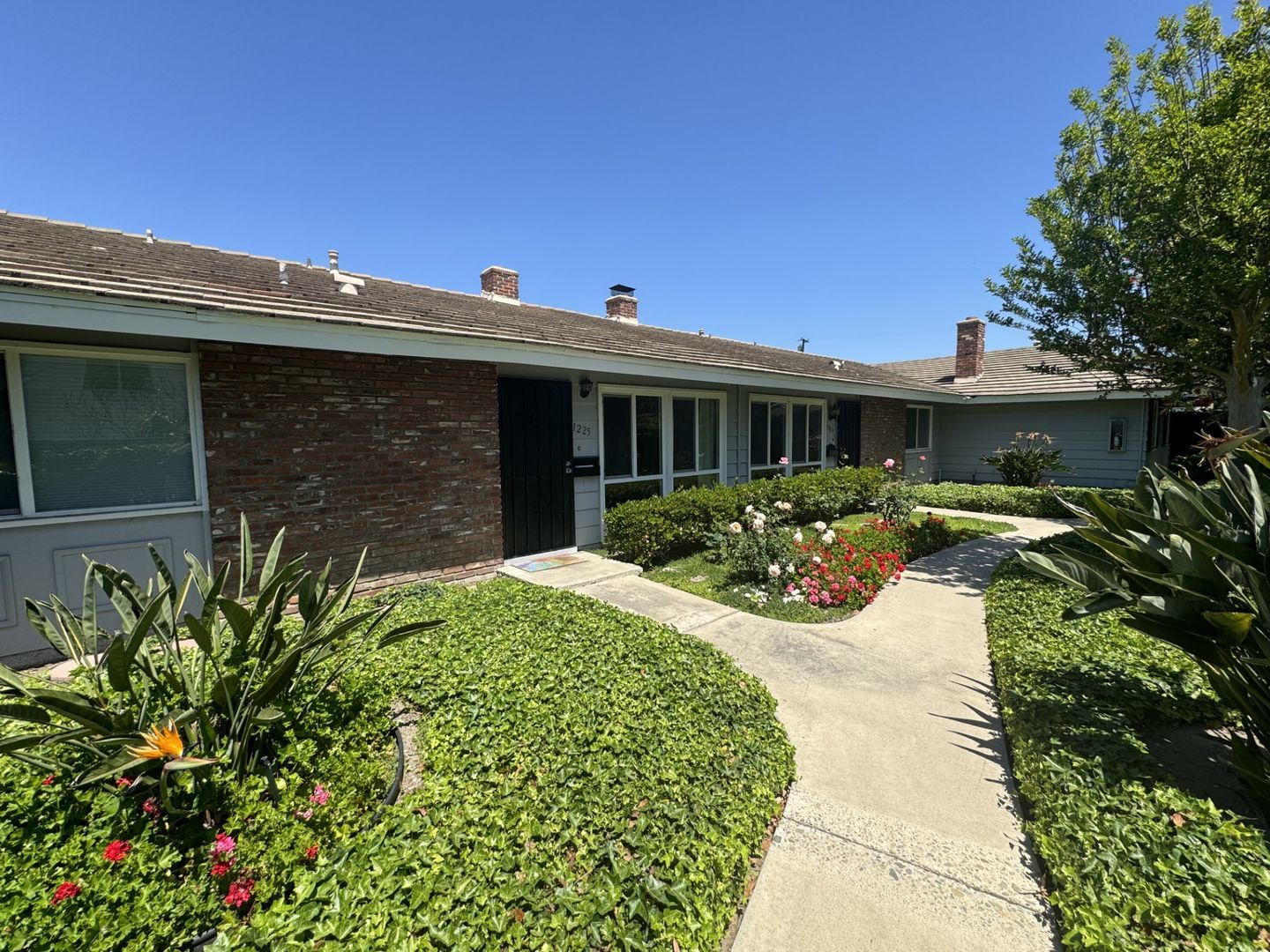 Upgraded 2 bed, 2 bath townhome for lease in Tustin. Must see!! property image