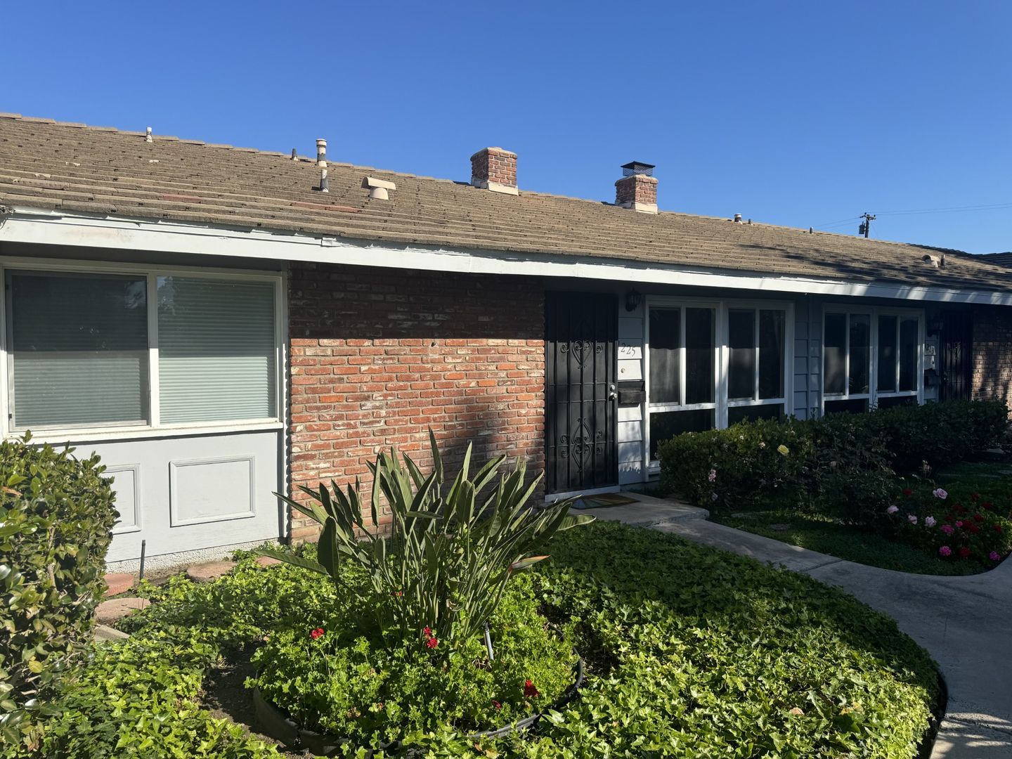 Upgraded 2 bed, 2 bath townhome for lease in Tustin. Must see!! property image