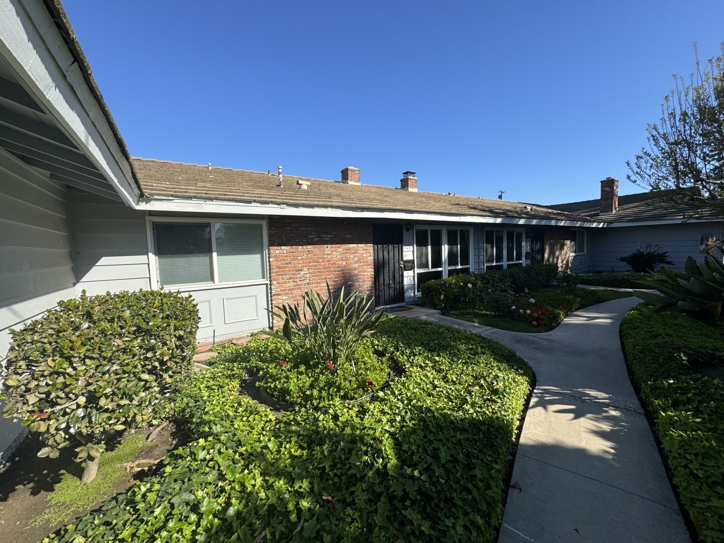 Upgraded 2 bed, 2 bath townhome for lease in Tustin. Must see!! property image