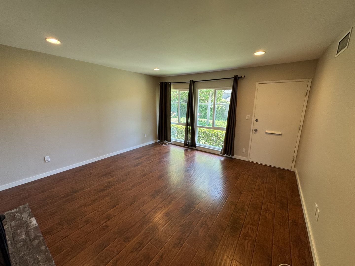 Upgraded 2 bed, 2 bath townhome for lease in Tustin. Must see!! property image