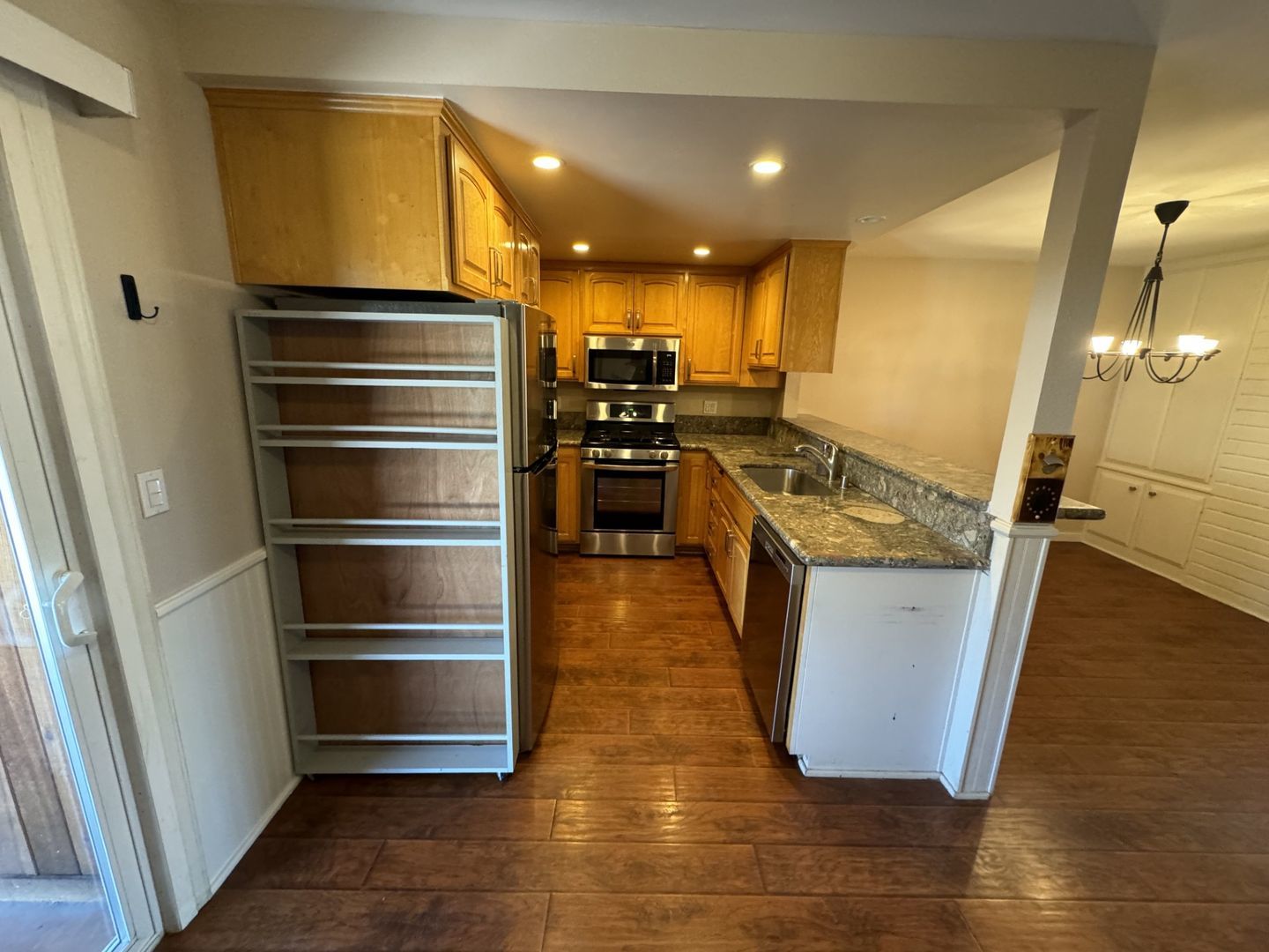 Upgraded 2 bed, 2 bath townhome for lease in Tustin. Must see!! property image