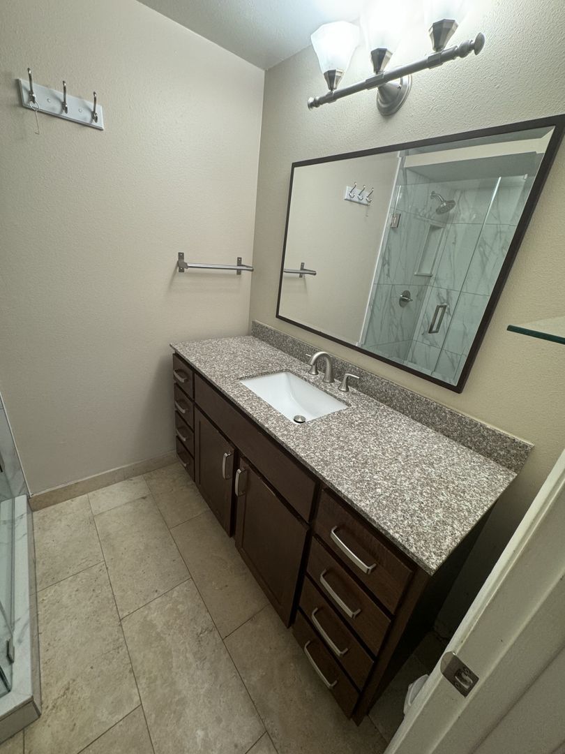 Upgraded 2 bed, 2 bath townhome for lease in Tustin. Must see!! property image