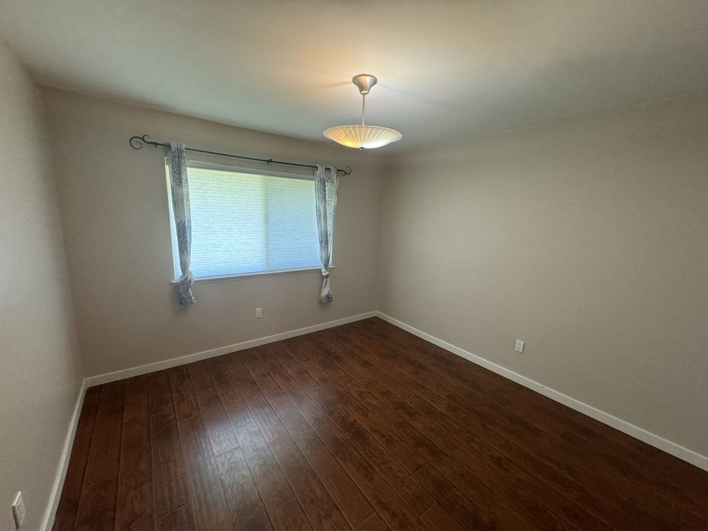 Upgraded 2 bed, 2 bath townhome for lease in Tustin. Must see!! property image
