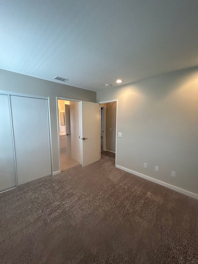 Remodeled Home for Rent in Corona – Sunroom & New Kitchen property image