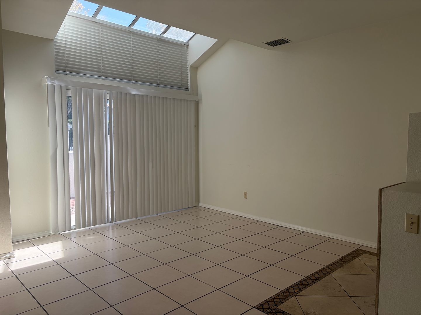 Rancho del Mar Townhomes Near the Temecula Mall and Dog Park property image