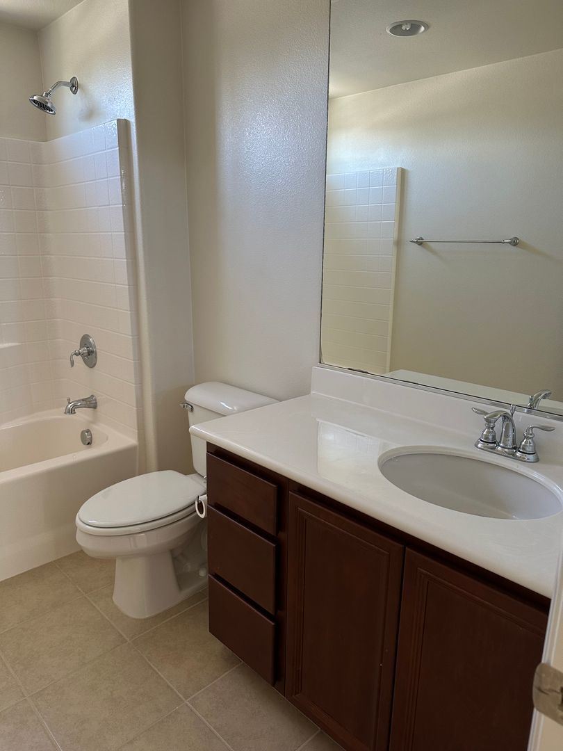 3 bed + Loft / 3.5 bath in Placentia, Orange County property image