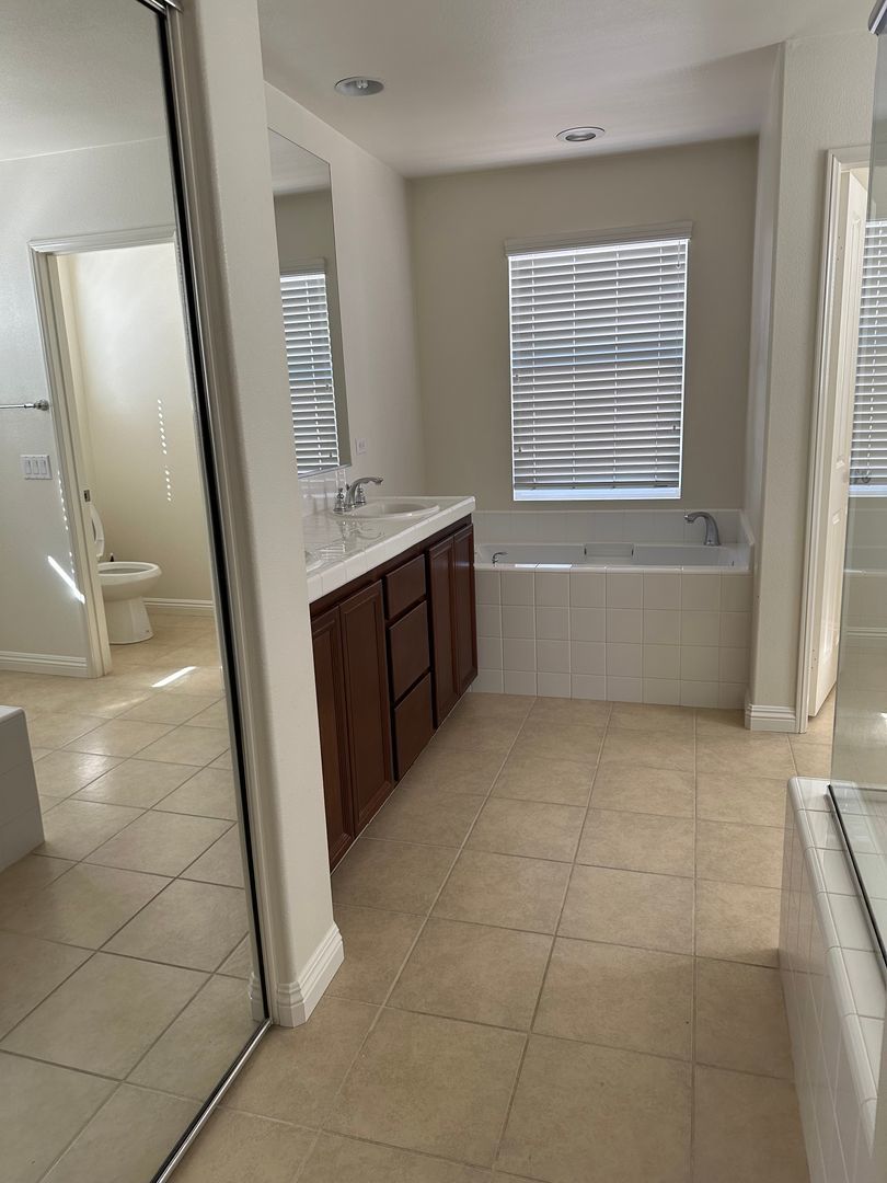 3 bed + Loft / 3.5 bath in Placentia, Orange County property image