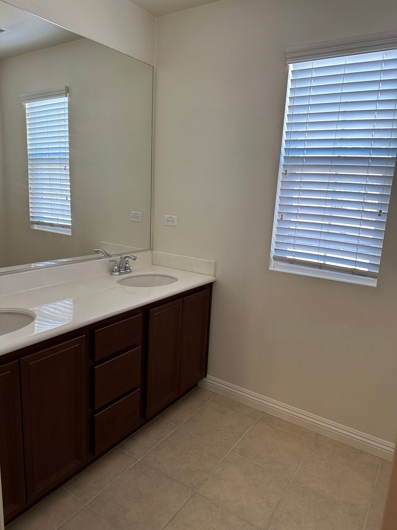 3 bed + Loft / 3.5 bath in Placentia, Orange County property image