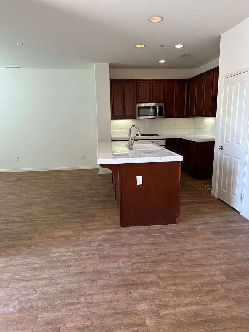 3 bed + Loft / 3.5 bath in Placentia, Orange County property image