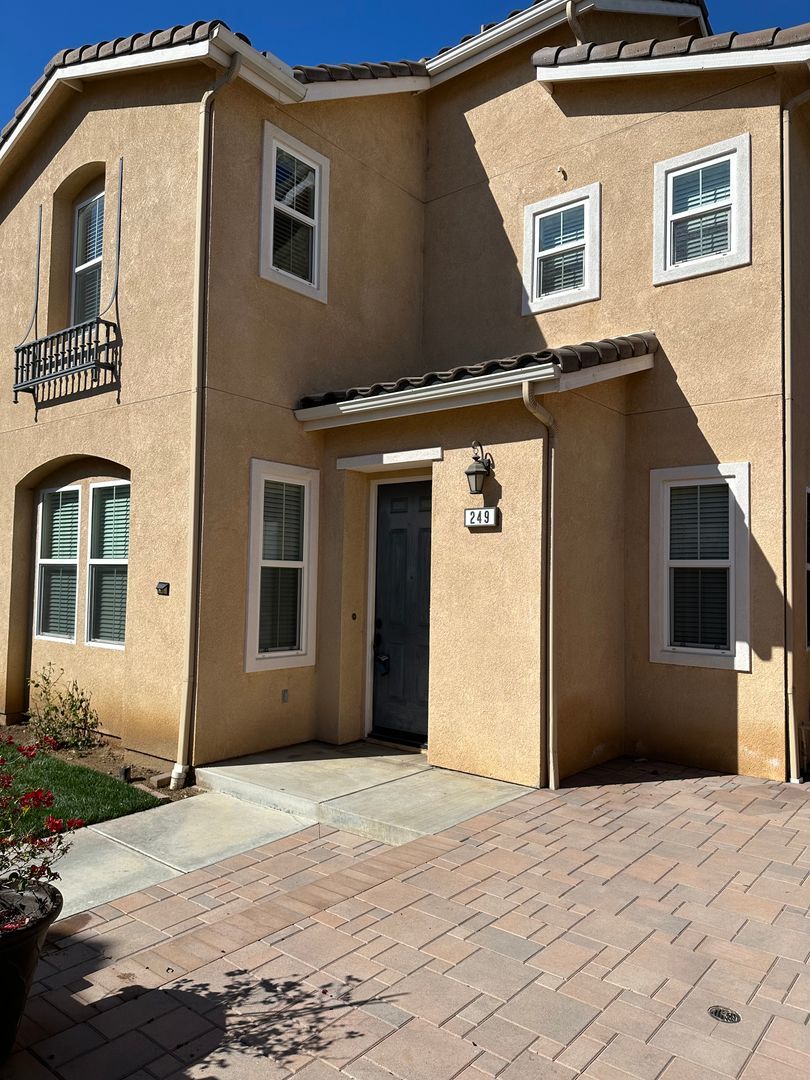 3 bed + Loft / 3.5 bath in Placentia, Orange County property image