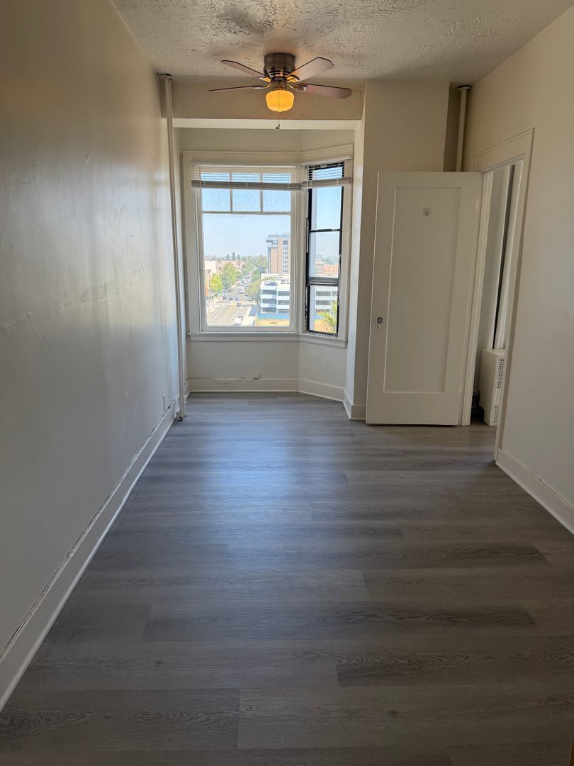 Bright & Spacious 1 Bed / 1 Bath in the Heart of Downtown Long Beach property image