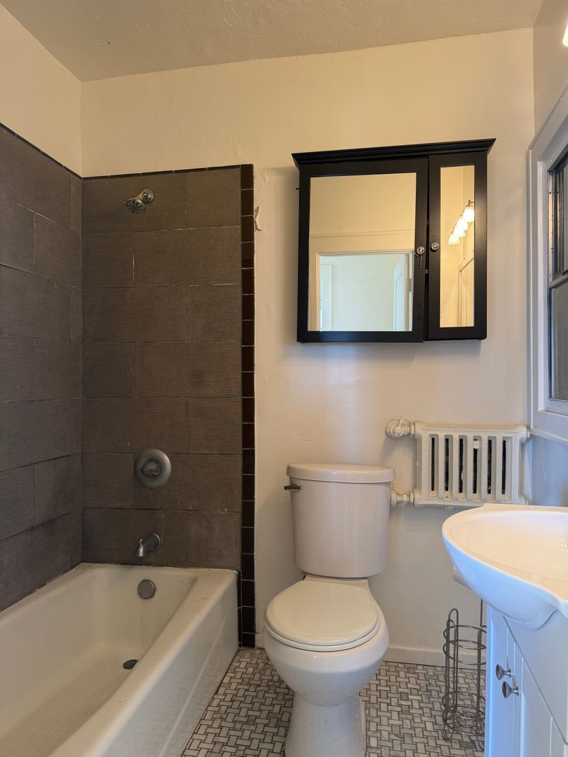 Bright & Spacious 1 Bed / 1 Bath in the Heart of Downtown Long Beach property image