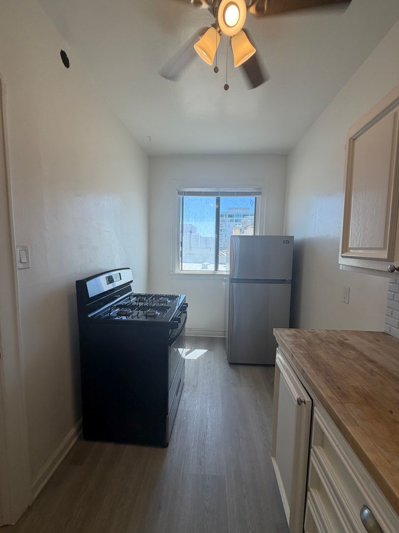 Bright & Spacious 1 Bed / 1 Bath in the Heart of Downtown Long Beach property image