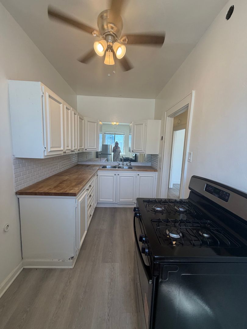 Bright & Spacious 1 Bed / 1 Bath in the Heart of Downtown Long Beach property image