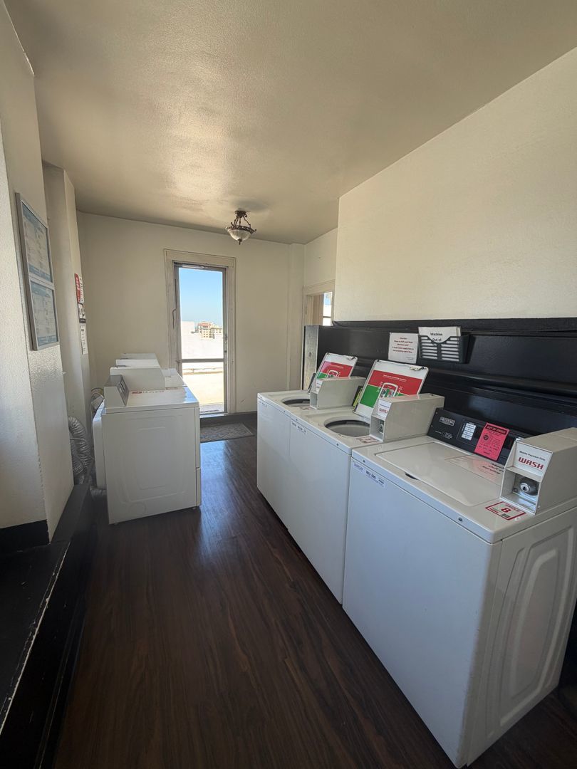 Bright & Spacious 1 Bed / 1 Bath in the Heart of Downtown Long Beach property image