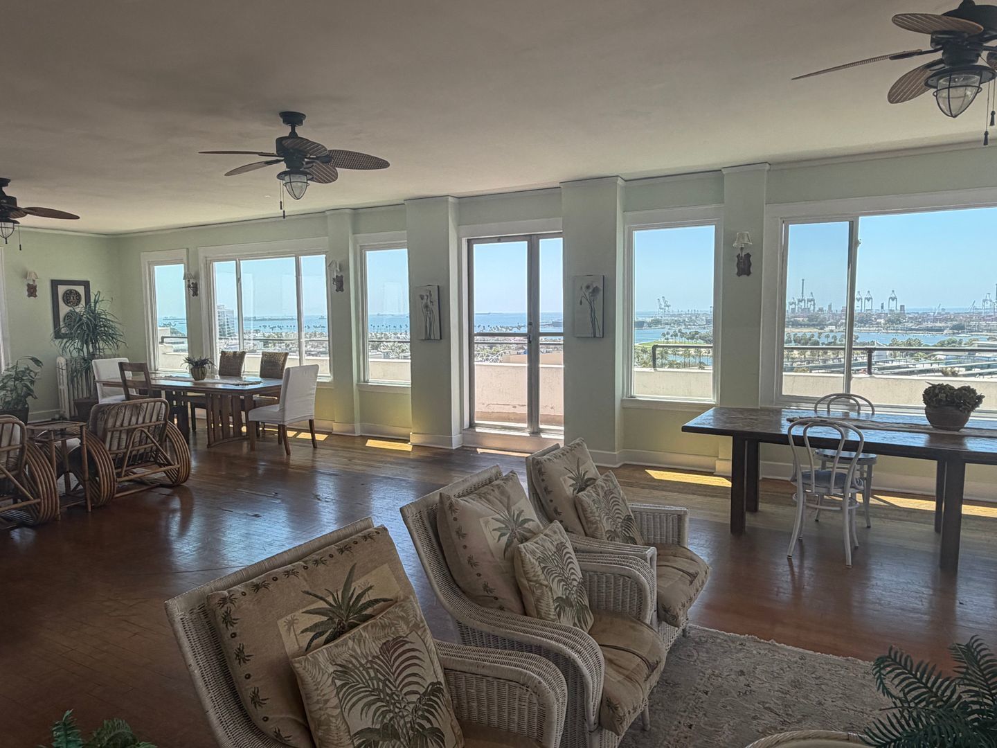 Bright & Spacious 1 Bed / 1 Bath in the Heart of Downtown Long Beach property image
