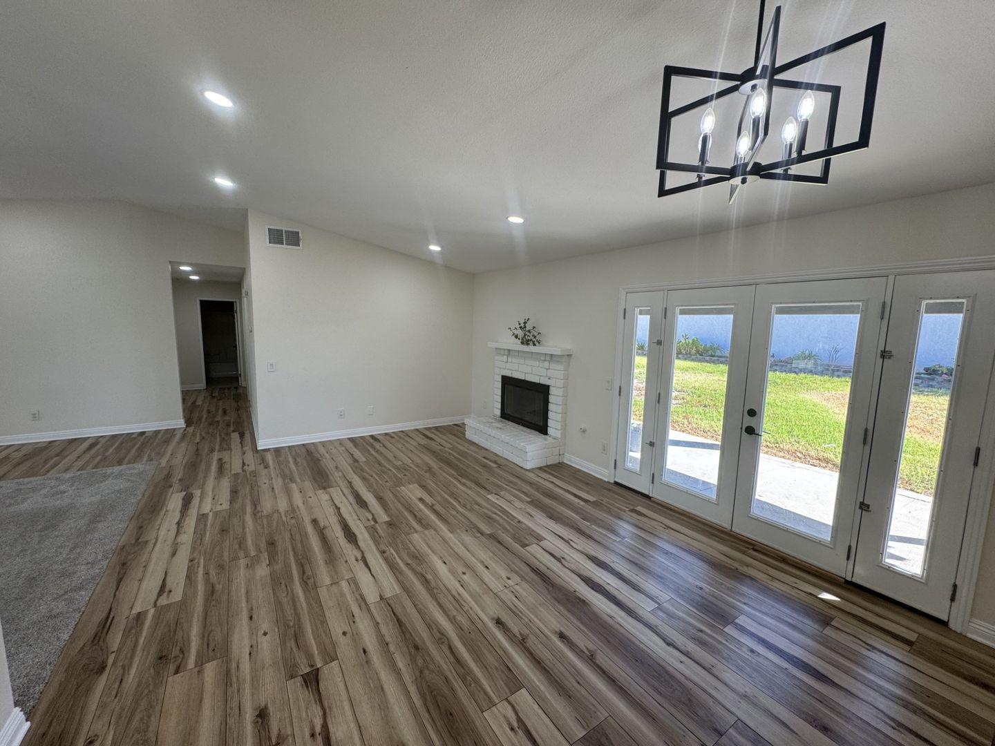 Beautifully Renovated 3 bedroom, 2 bath house in Jurupa Valley property image