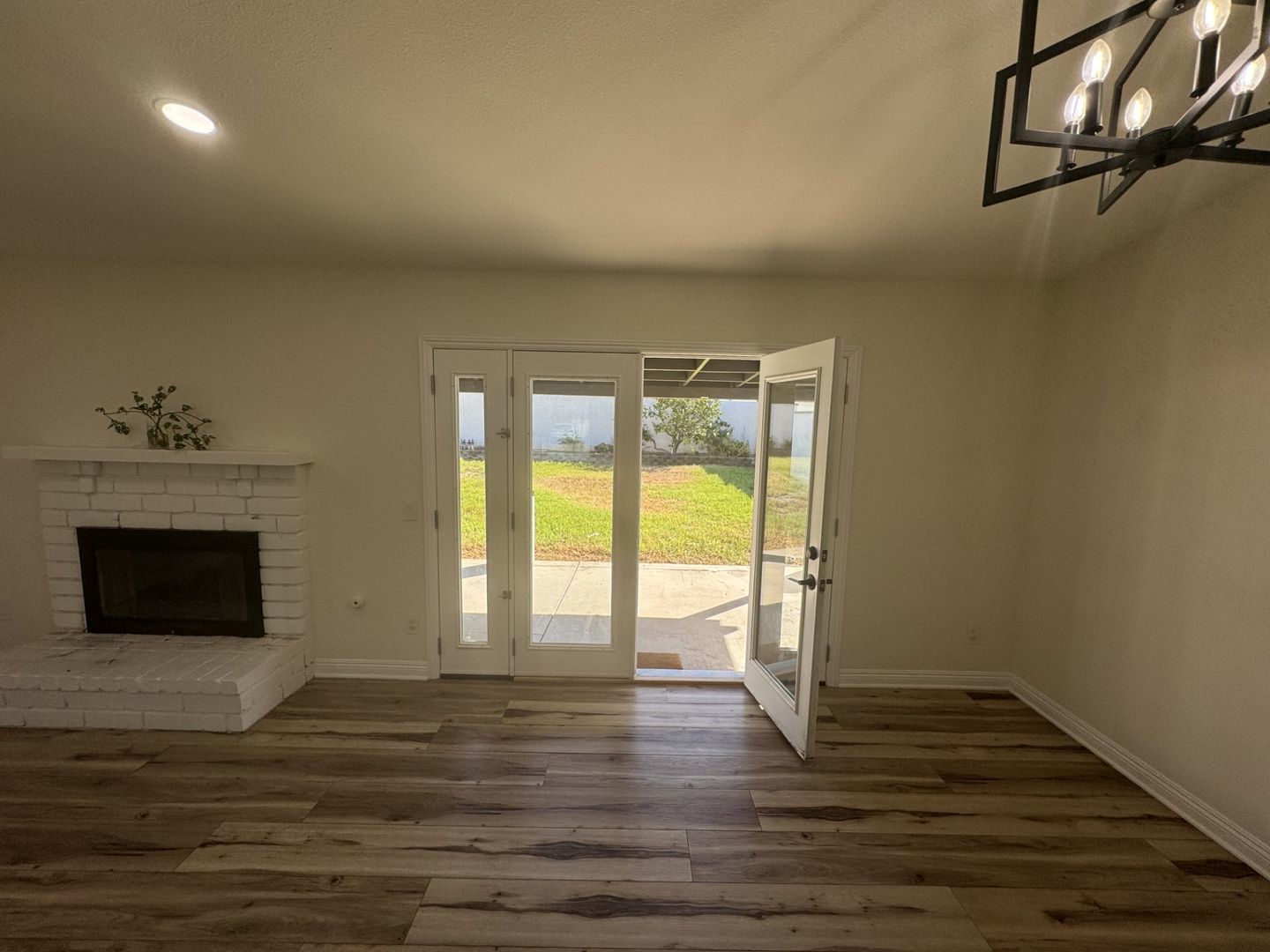 Beautifully Renovated 3 bedroom, 2 bath house in Jurupa Valley property image