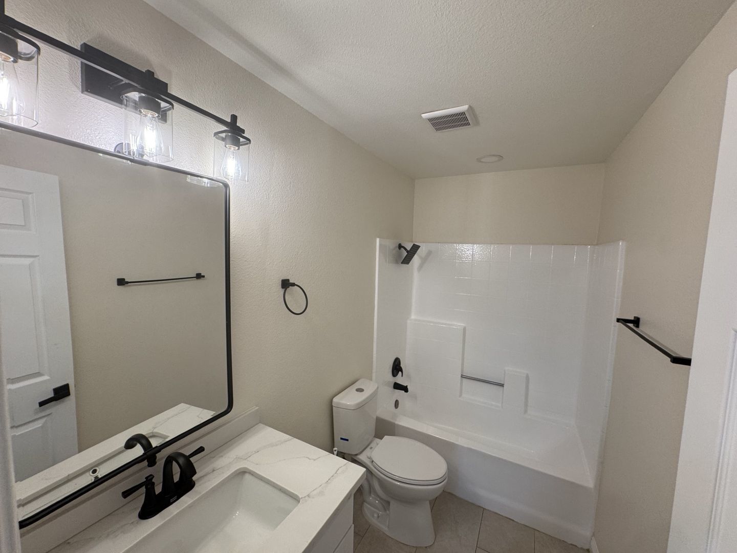 Beautifully Renovated 3 bedroom, 2 bath house in Jurupa Valley property image