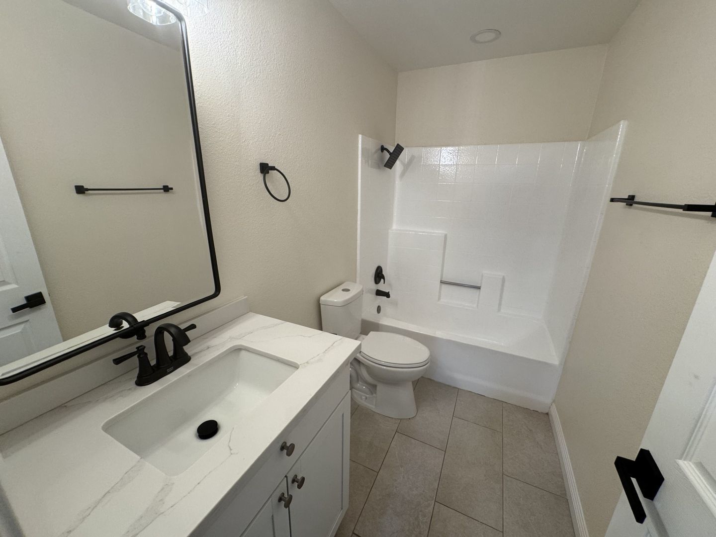 Beautifully Renovated 3 bedroom, 2 bath house in Jurupa Valley property image