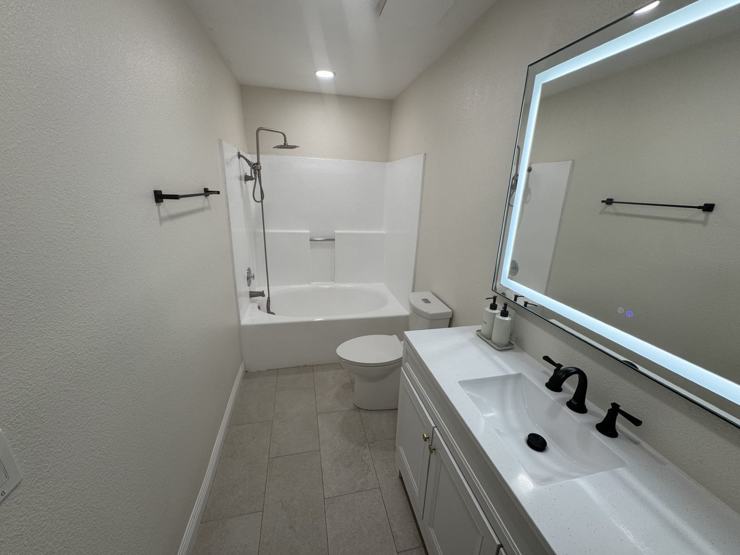 Beautifully Renovated 3 bedroom, 2 bath house in Jurupa Valley property image