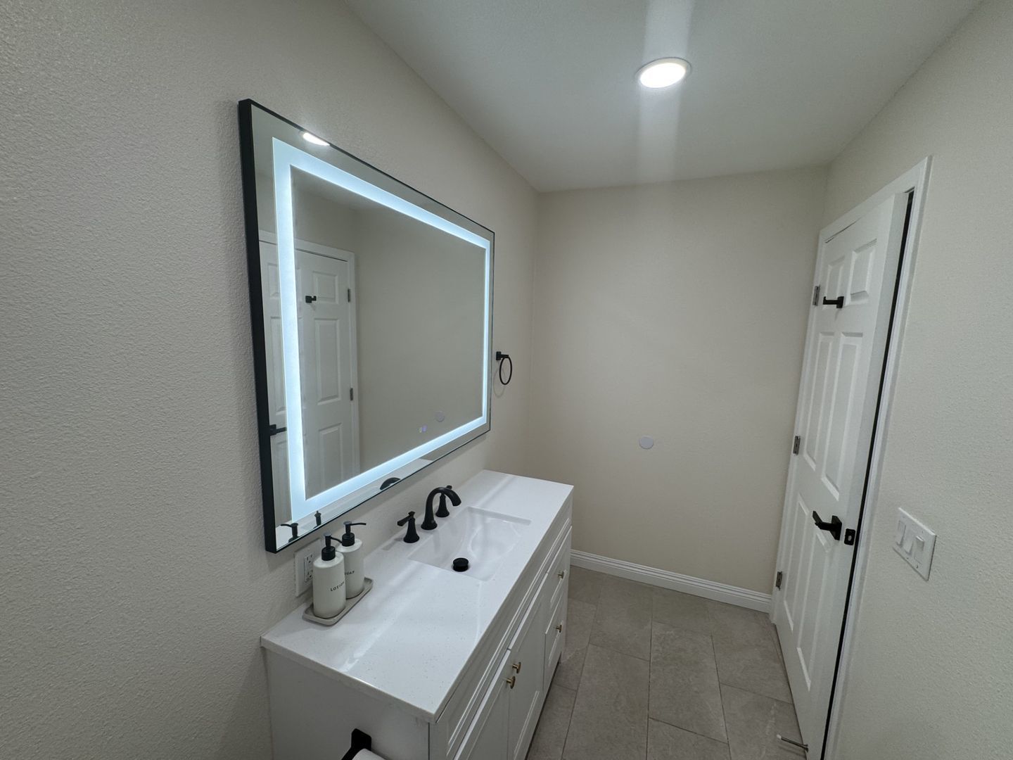 Beautifully Renovated 3 bedroom, 2 bath house in Jurupa Valley property image
