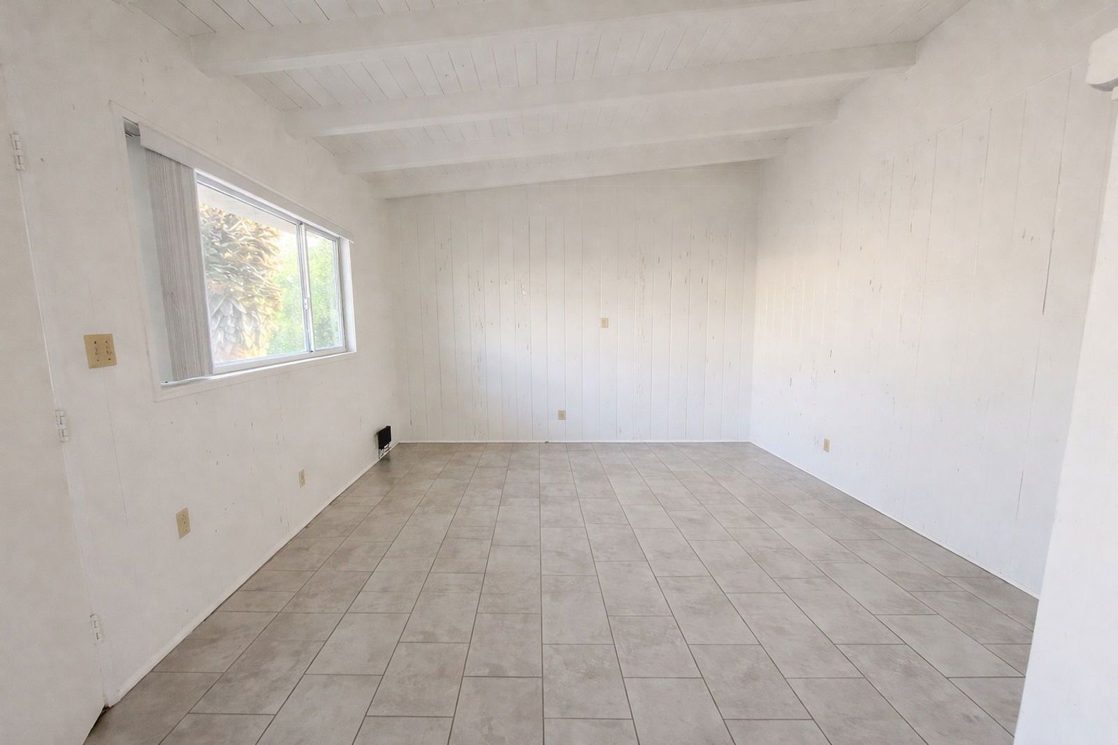 1 Bed | 1 Bath | 687 Sq Ft | Ground Level | Triplex Unit property image
