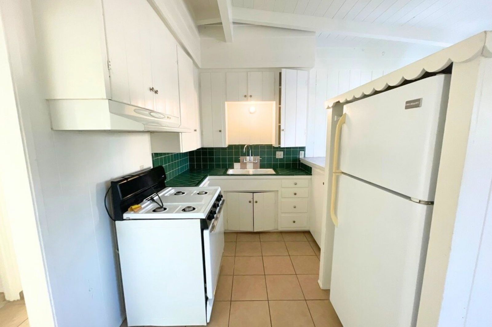 1 Bed | 1 Bath | 687 Sq Ft | Ground Level | Triplex Unit property image